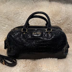 MIU MIU PATENT LEATHER CROSSBODY BAG